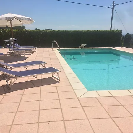 卡西娜菲利伯特旅馆 3* Cerretto Langhe